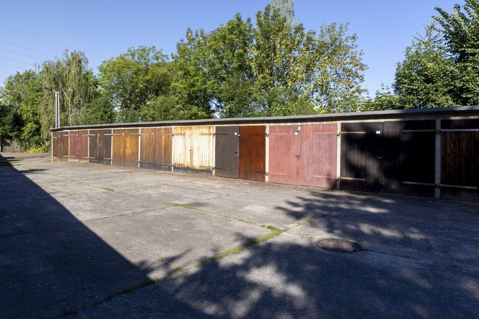 Bleiben womöglich doch erhalten: Garagen an der Toeplerstraße in Dobritz.