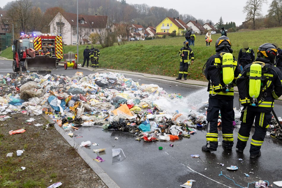 Die Feuerwehr konnte den in Brand geratenen Müll schnell löschen.