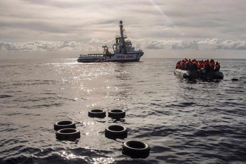 Im Mittelmeer kommt es immer wieder zu Bootsunglücken, bei denen Flüchtlinge und Migranten ertrinken.