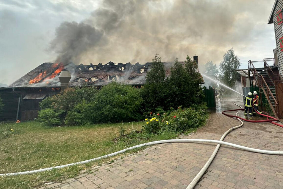 Bei dem Brand auf dem Erlebnis-Dorf in Elstal sind mehrere Menschen verletzt worden.