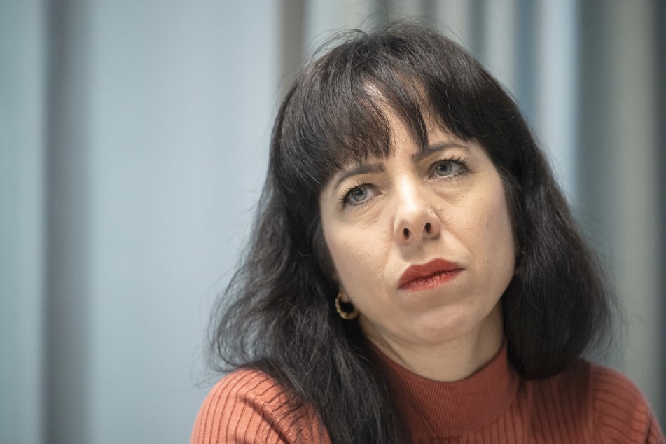 Elif Eralp (45, Linke) geht gegen den CSU-Politiker vor.