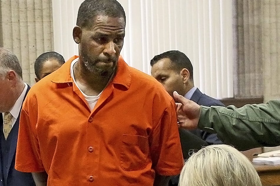 R. Kelly (58) hat laut seiner Anwältin in seiner Gefängniszelle eine Medikamenten-Überdosis erlitten.