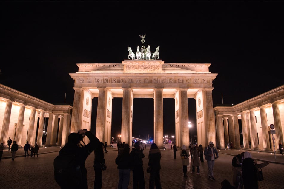 Zur "Earth Hour" wurde nicht nur am Brandenburger Tor das Licht ausgeknipst.