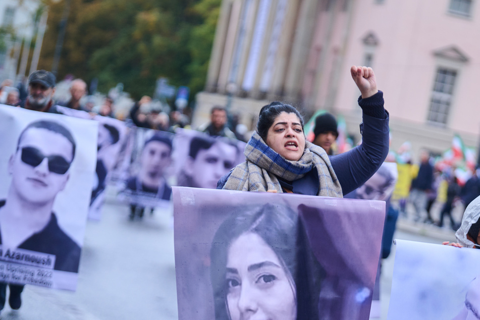 Berlin: Tausende protestieren in Berlin gegen iranische Führung