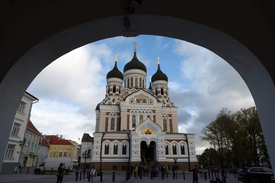 Die Alexander-Newski-Kathedrale in der historischen Altstadt zählt zu einer beliebten Sehenswürdigkeit von Tallinn.