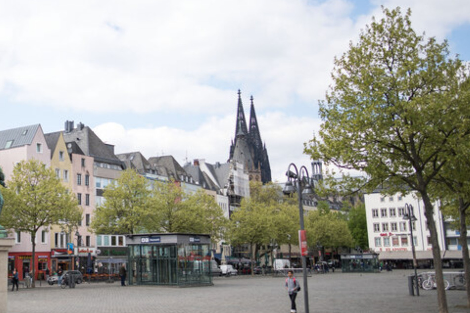 Der Fischmarkt befindet sich in unmittelbarer Nähe zum Kölner Heumarkt in der Innenstadt.