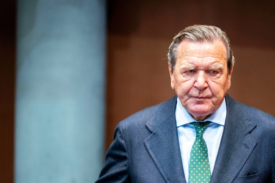 Erste Verhandlung: Wirft die SPD Altkanzler Gerhard Schröder raus?