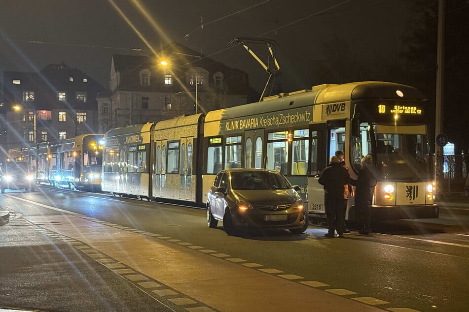 Nach dem Unfall mussten erst einmal alle stehen bleiben.