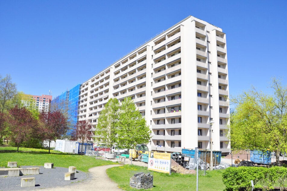 Die sanierte Remscheider Straße 22 bis 27 in Pirna bietet modernes Wohnen im Grünen für jedes Alter.