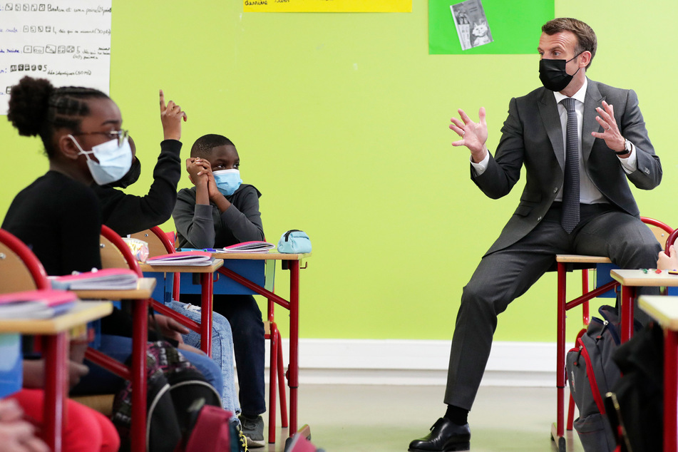 Emmanuel Macron (43) macht es vor: In Frankreich dürfen Kinder, ebenso wie in Tschechien, bald wieder geregelt zur Schule gehen.