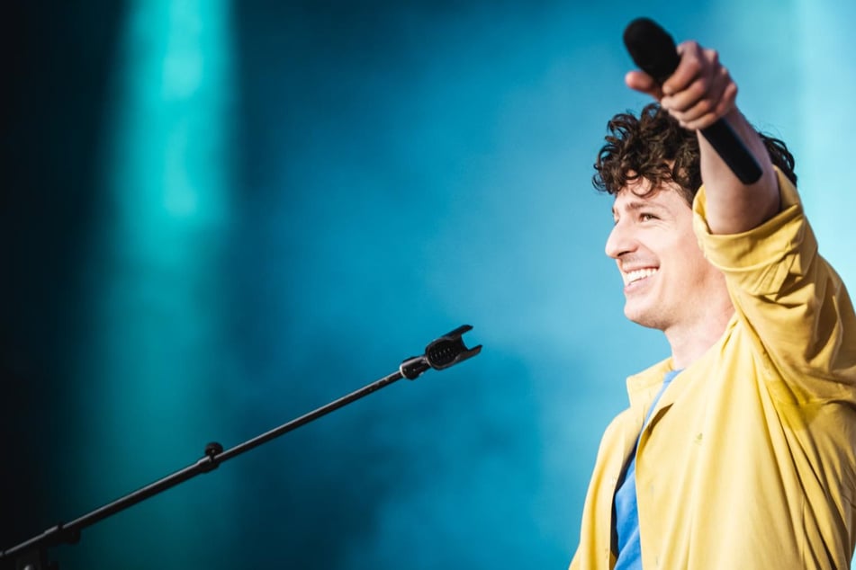 "Wo hat man schon Gras vor der Bühne?" Hamburg verzaubert Charlie Puth