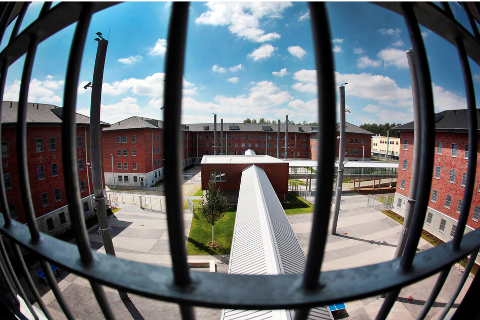 Die Gefängnisse in NRW sind bedingt durch Corona weniger gefüllt als 2020. (Symbolbild)