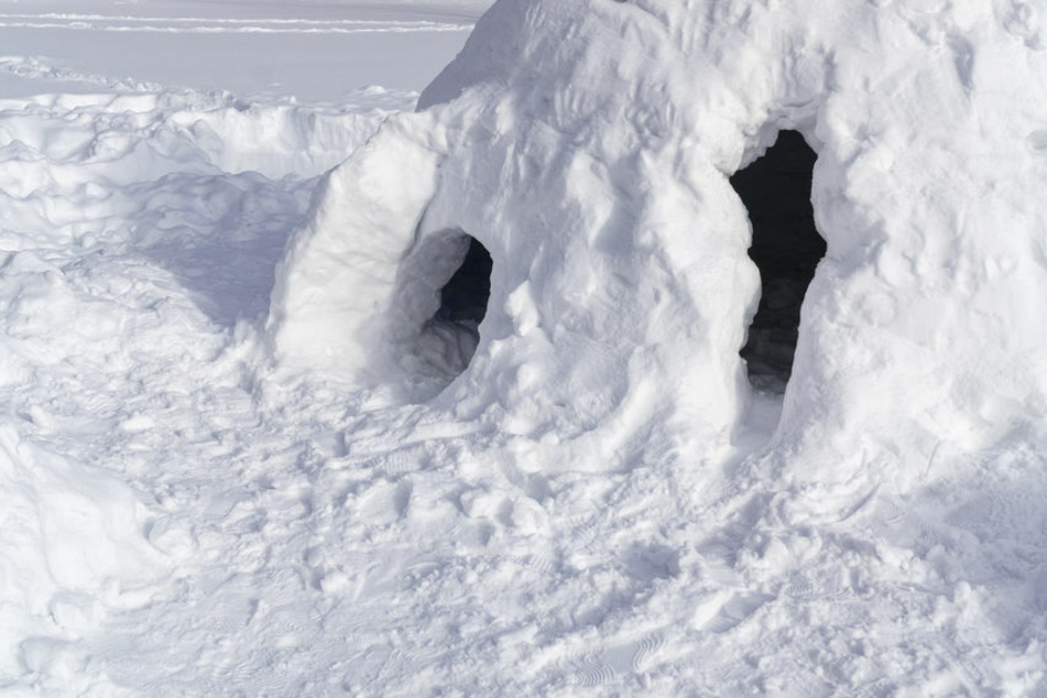 Iglu stürzt ein und begräbt Vater und Sohn: Junge stirbt!