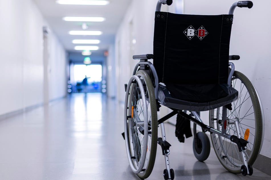 Auch etliche herrenlose Rollstühle finden sich in der Annahmestelle der Stadt. (Symbolfoto)