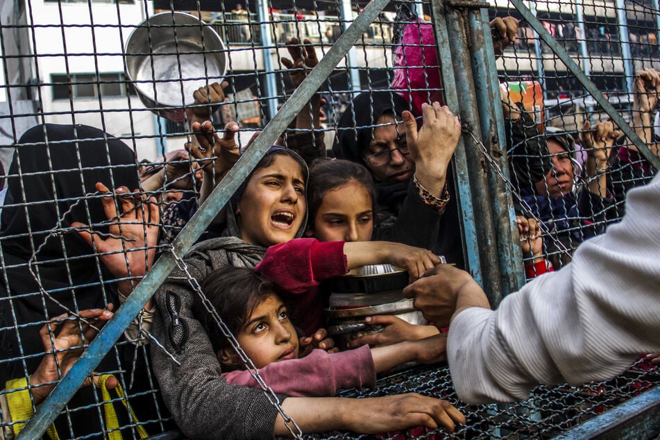 Mehr als 1000 schwangere und stillende Frauen sowie Kinder sind in Gaza einem Bericht zufolge mangelernährt.