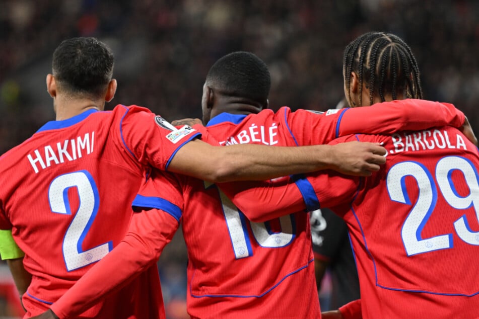 Ließen den Hausherren keine Chance (v.l.n.r.): Achraf Hakimi, Ousmane Dembélé und Bradley Barcola.