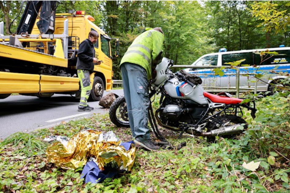 Ein 43-jähriger Motorradfahrer zog sich infolge eines Unfalls auf der S174 schwere Verletzungen zu.