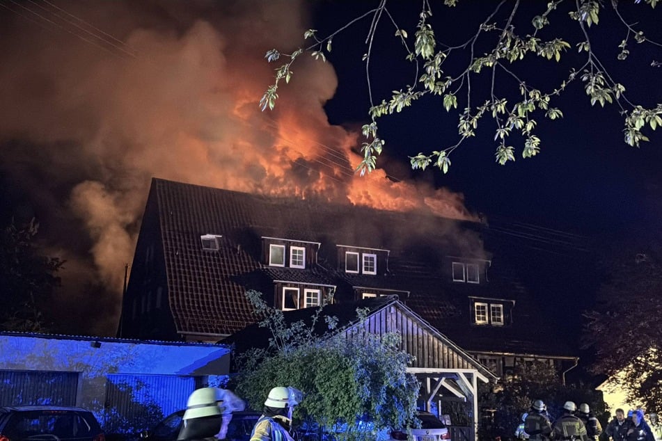 Am späten Freitagabend brannte ein Mehrfamilienhaus in Villingen-Schwenningen lichterloh.