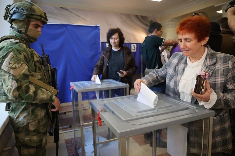 Präsident Putin will seinen Kriegskurs bestätigen lassen. Bei der dreitägigen Wahl zur Staatsduma stehen auch nur kremlnahe Parteien auf dem Stimmzettel.