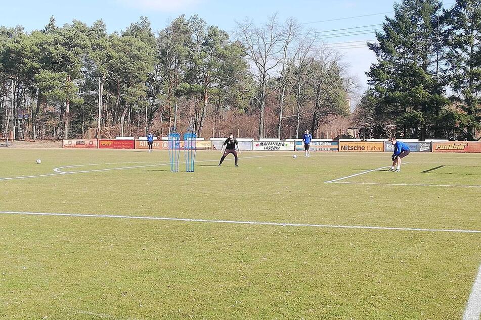 Auch Torwart-Training ist möglich. Die Trainingsdummies transportiert Energie selbst mit dem Bus.