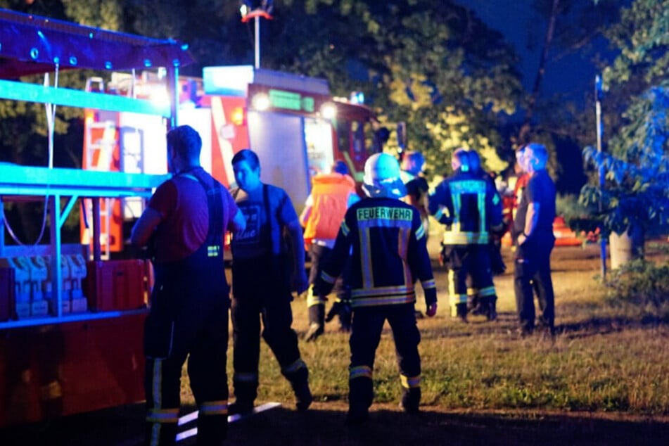 Einsatzkräfte suchen weiter nach dem Vermissten.