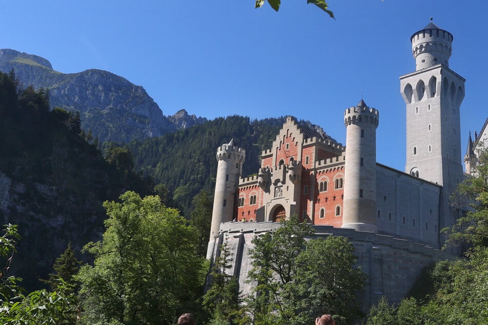 Eine Frau ist bei einer Attacke nahe des Schlosses Neuschwanstein getötet worden.