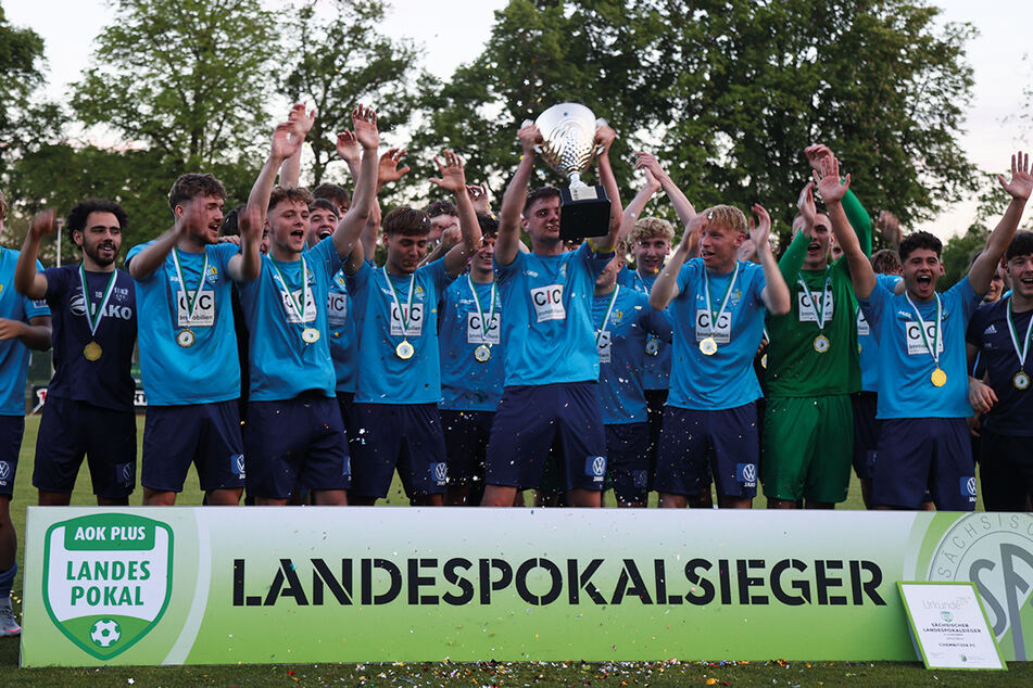 Große Party beim U19-Team des Chemnitzer FC: Die Himmelblauen gewannen am Mittwochabend gegen das Nachwuchs-Bundesliga-Team von RB Leipzig.