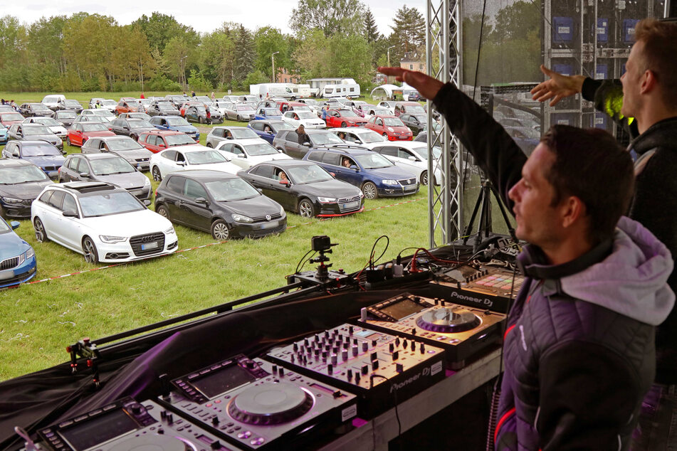 Party im Auto: DJ-Duo "Gestört aber GeiL" legt in Zwickau auf