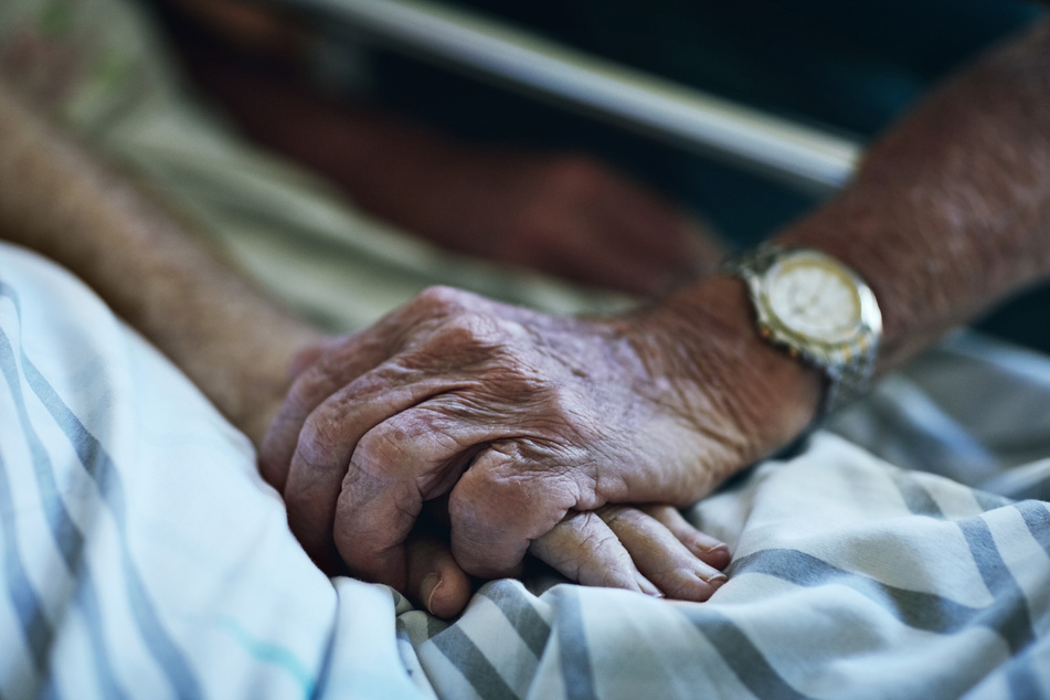 Senior erwürgt schwer kranke Ehefrau (†82): War das der traurige Grund?