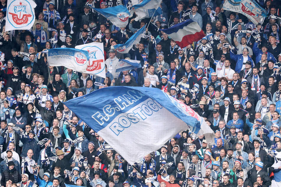 Zum Ost-Kracher werden zahlreiche Rostock-Fans in Aue erwartet.