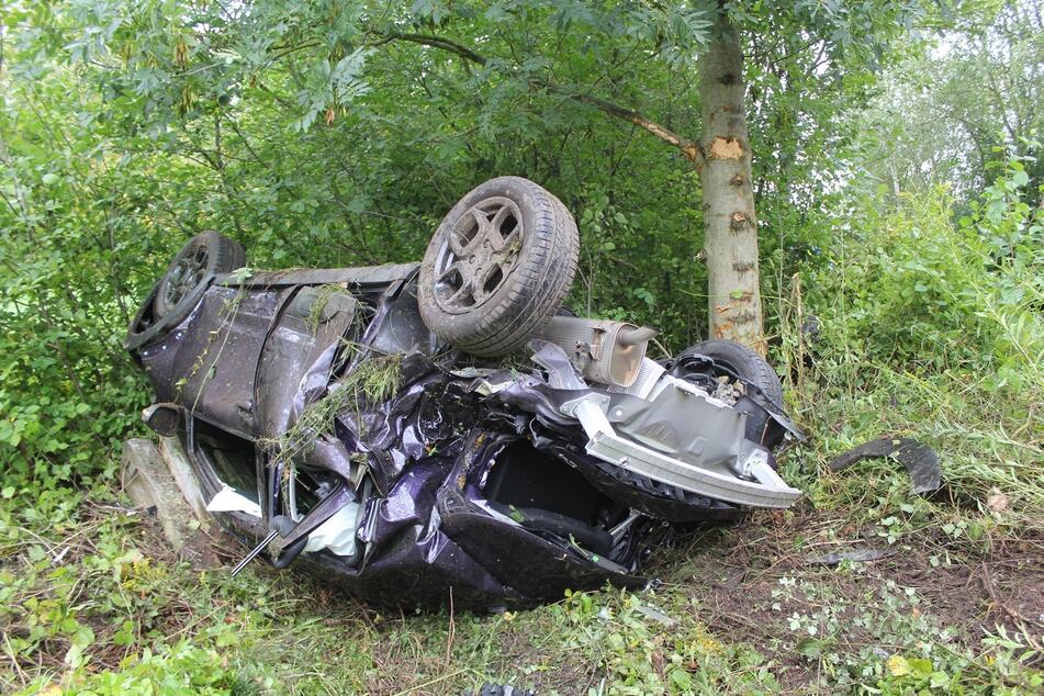 Bei einem Autounfall im Landkreis Leipzig wurde ein Mann verletzt.