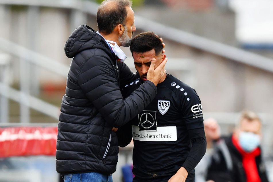 Nicolas Gonzalez (22) muss von seinem Trainer Pellegrino Matarazzo (42) bei einer Auswechslung schon mal getröstet werden.