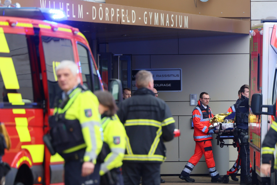 Messerattacke: Mindestens fünf Verletzte nach Amoklauf an Wuppertaler Schule: Bekennerschreiben gefunden