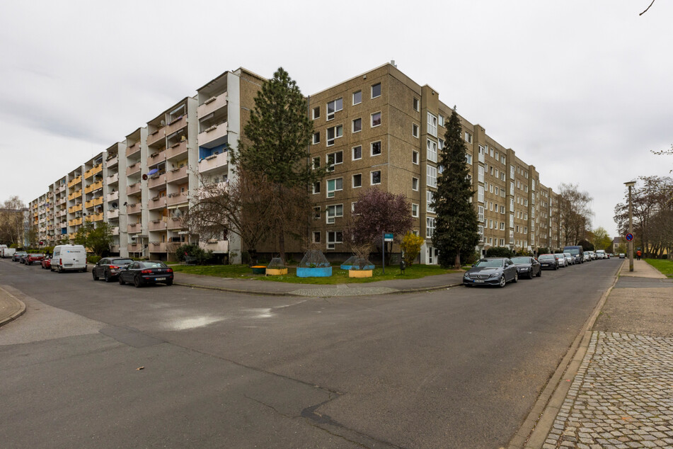 Wohnungen an der Gubener (links) und Lübbenauer Straße (rechts) wechseln von Vonovia zur stadteigenen WiD.