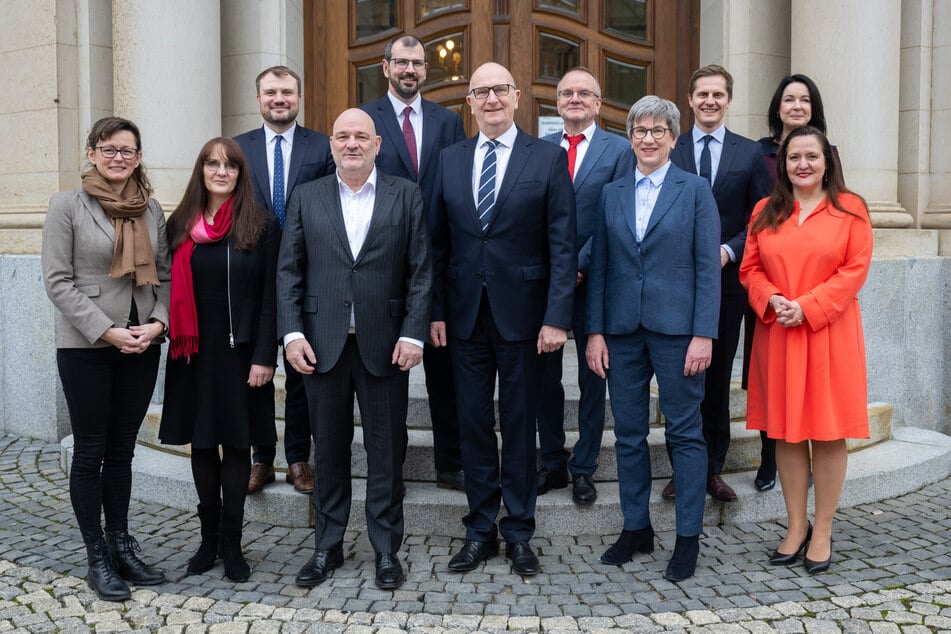 Sowohl Sportminister Steffen Freiberg (44, 2.v.o.l.) als auch Ministerpräsident Dietmar Woidke (66, 4.v.u.l.) haben für den 60. Cottbuser Vereinsgeburtstag abgesagt.