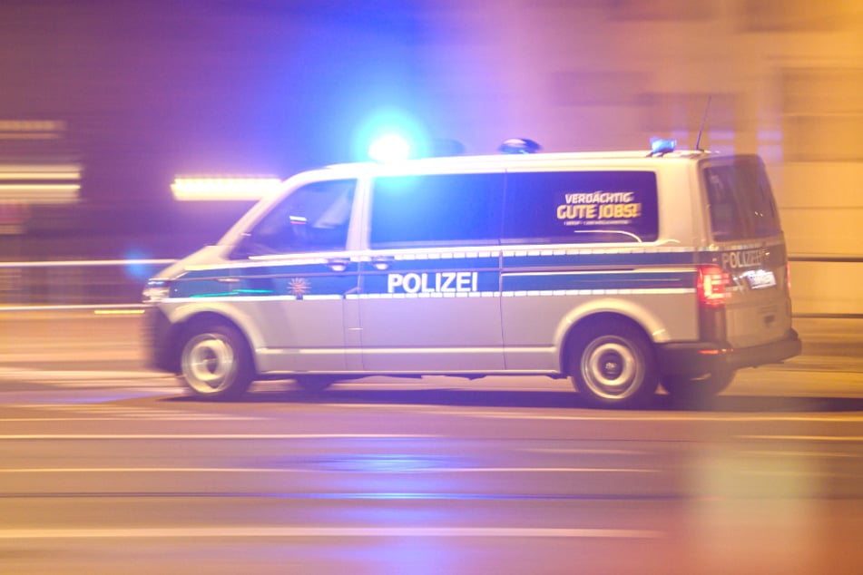 Die Polizeidirektion Dresden sucht weiterhin nach Beteiligten, bislang konnte erst ein Verdächtiger verhaftet werden.