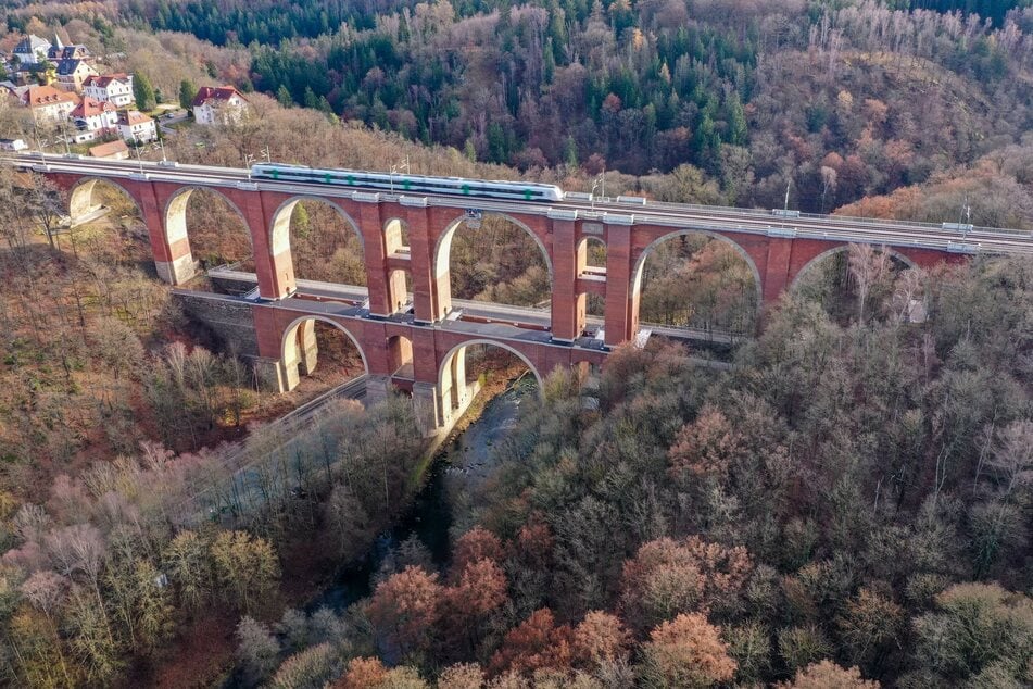 Die Elstertalbrücke ist die zweithöchste Ziegelsteinbrücke der Welt.