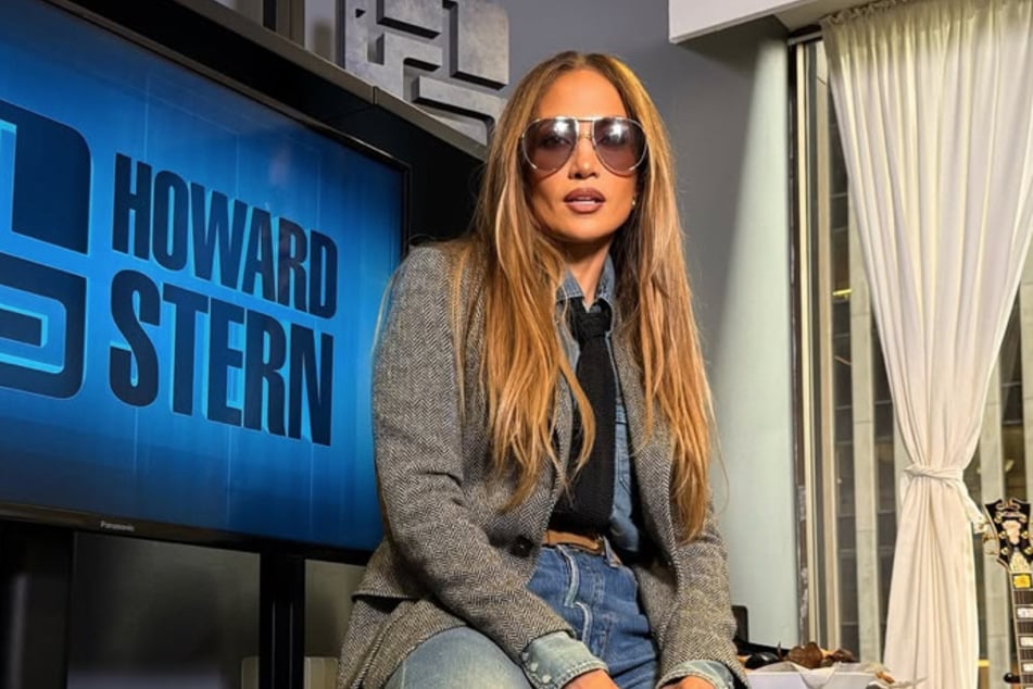 Jennifer Lopez says that her none of her exes were "capable" of loving her in her vulnerable interview with Howard Stern.