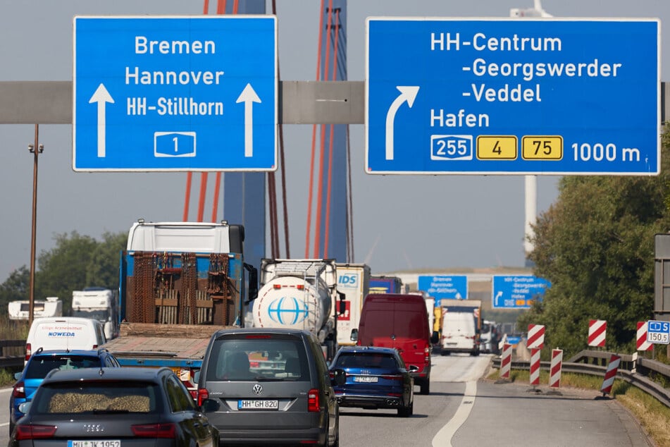 Stau-Chaos auf der A1 in Hamburg: Autofahrer brauchen heute viel Geduld!