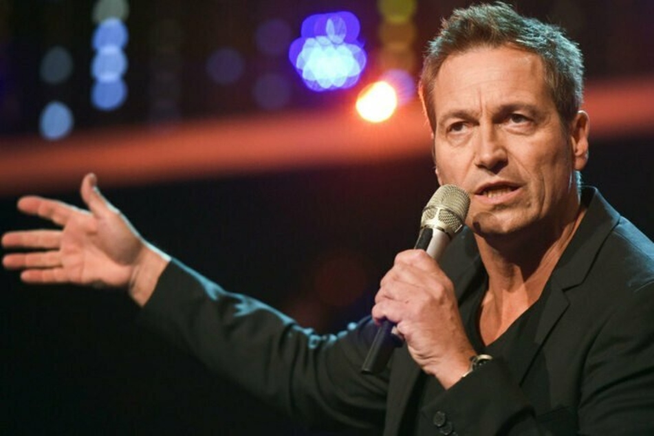 Der Kabarettist Dieter Nuhr (60) verkündete ebenfalls sein "Show-Aus" - zumindest bis zum Herbst.