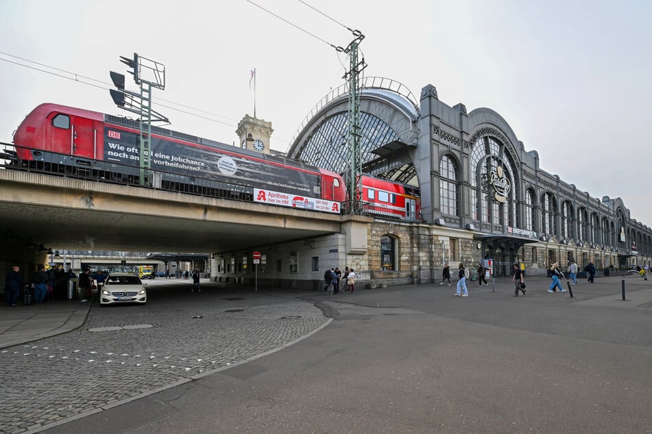 Ein Teil der Gästefans hat sich heute für die Reise im Sonderzug entschieden, wird am Vormittag in Dresden erwartet.