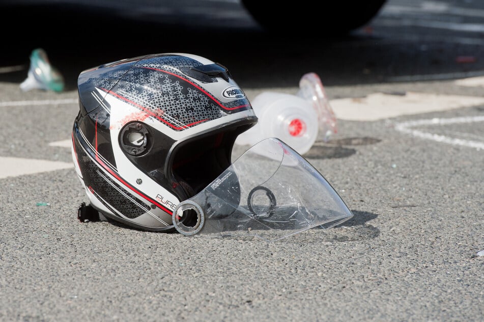 Für den Motorradfahrer kam jede Hilfe zu spät. (Symbolbild)