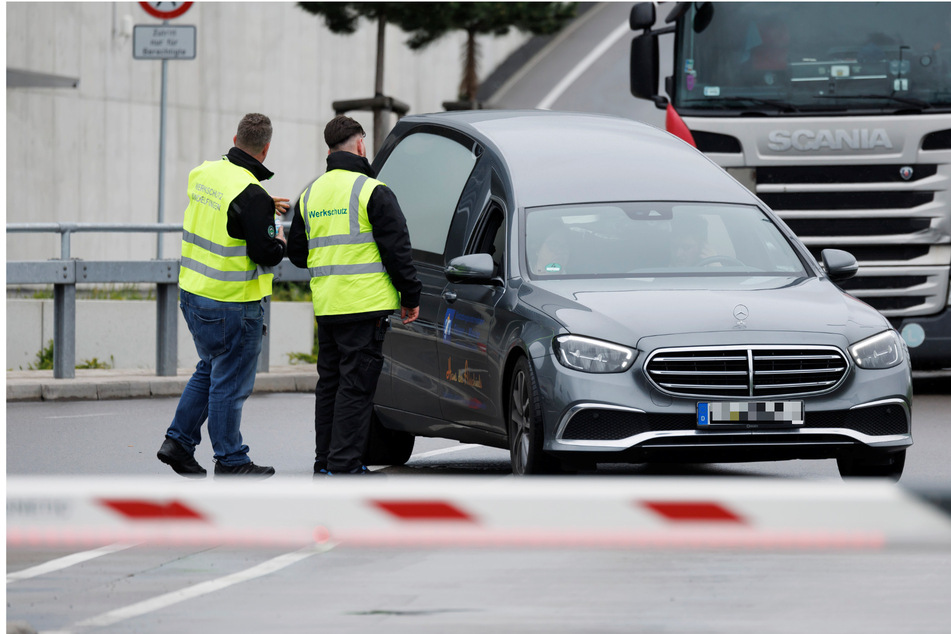 Nach tödlichen Schüssen: Schweigeminute im Sindelfinger Mercedes-Werk