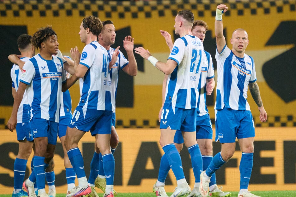 Vom Marktwert-Update profitieren viele Hertha-Stars, wie Jon Dagur Thorsteinsson (27, r.). DerI Isländer knackt wieder die Million.