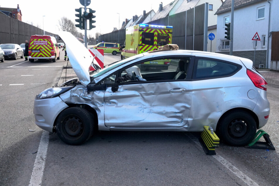 Chemnitz: B174 nach Unfall gesperrt