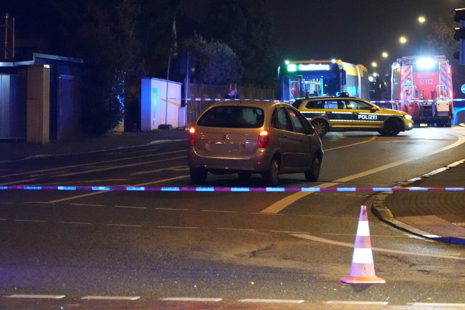 Fußgänger von Auto erfasst und schwerst verletzt