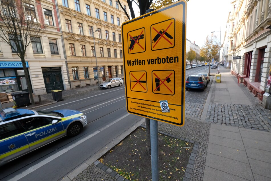 Die Wache war eine Voraussetzung des sächsischen Innenministeriums, um die Waffenverbotszone entlang der Eisenbahnstraße abzuschaffen.