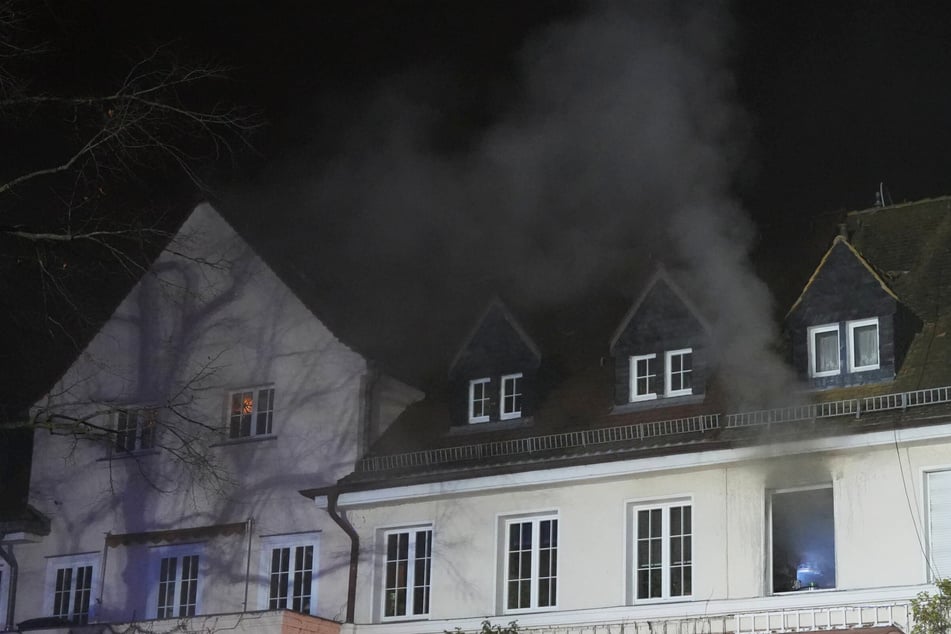 Leipzig: Brand in Leipziger Reihenhaus: 73-Jähriger bewusstlos in Wohnung gefunden