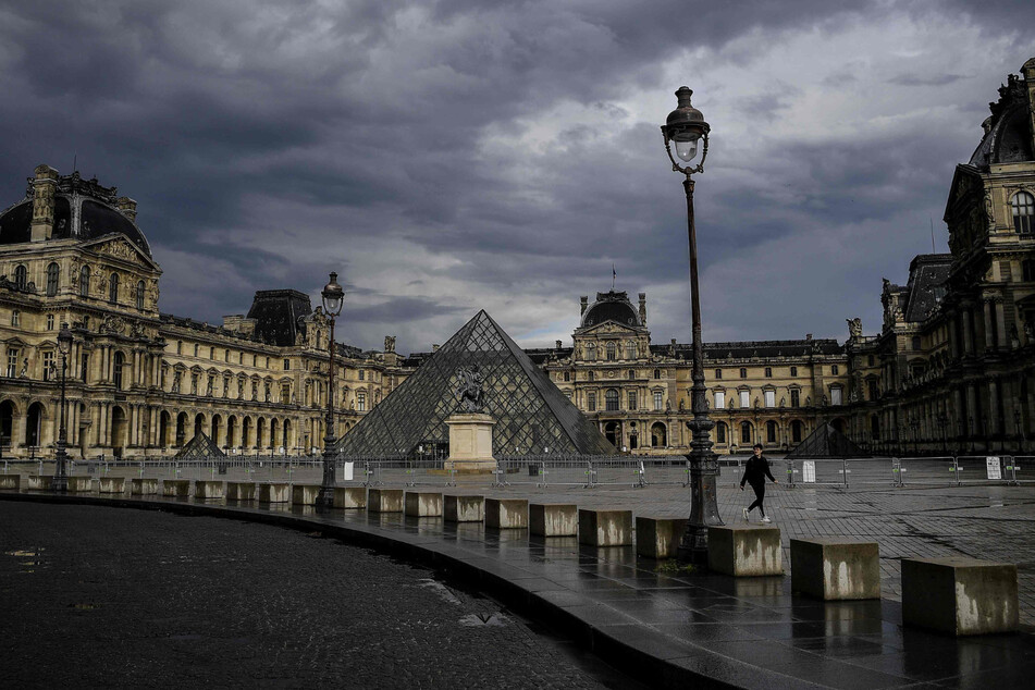 Blick auf den Louvre. (Archivbild)
