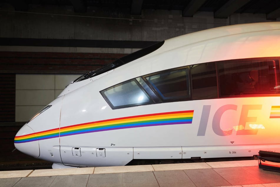 "Que(e)r durch Deutschland": Deutsche Bahn schickt Regenbogen-ICE auf die Reise